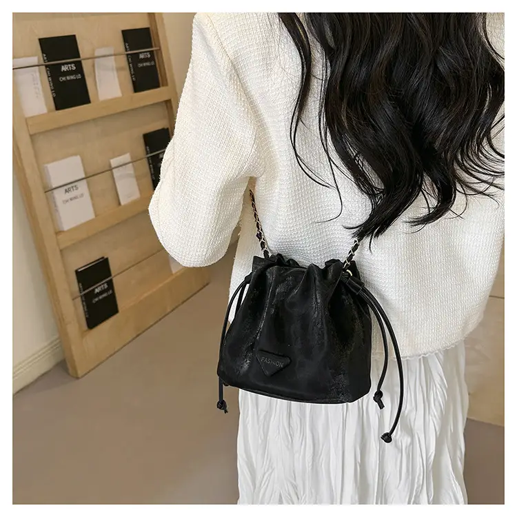 White Heart-Shaped Shoulder Bag for Women — feature 29