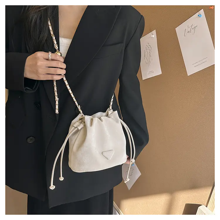 White Heart-Shaped Shoulder Bag for Women — feature 32