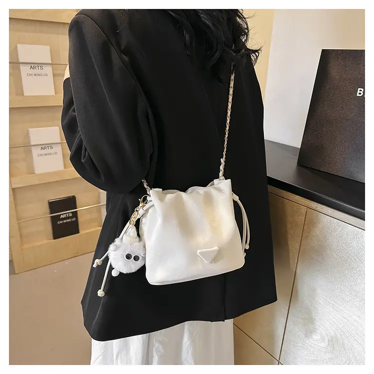 White Heart-Shaped Shoulder Bag for Women — feature 36