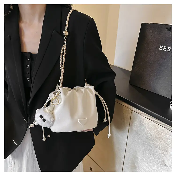 White Heart-Shaped Shoulder Bag for Women — feature 37