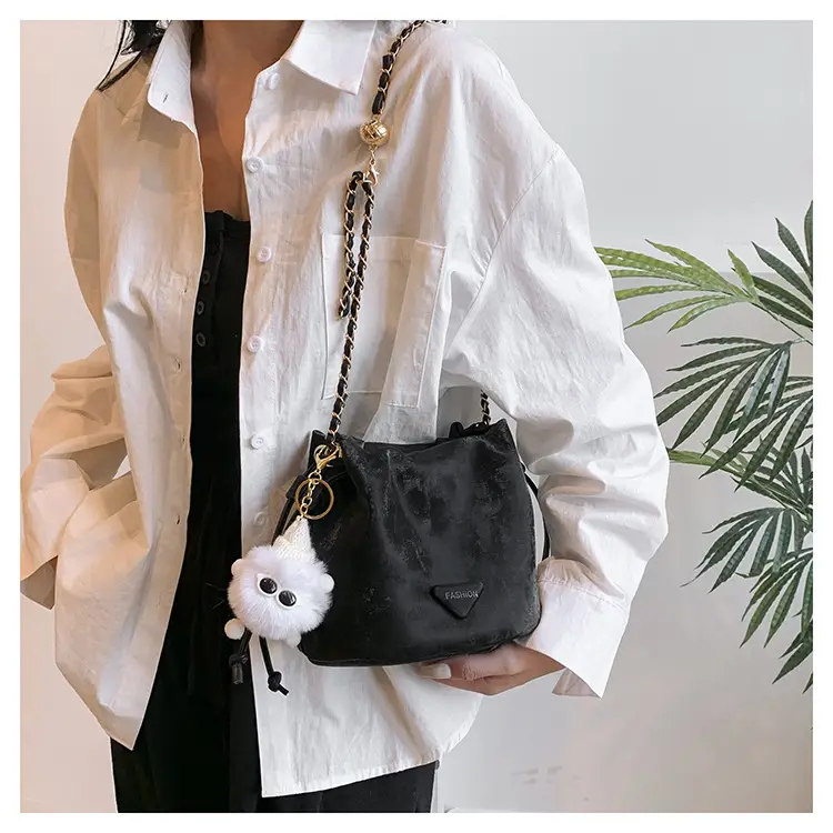 White Heart-Shaped Shoulder Bag for Women — feature 41