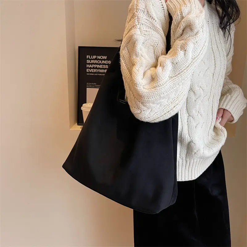 Large Capacity Women's Armpit Commuting Tote Bag - Image 9