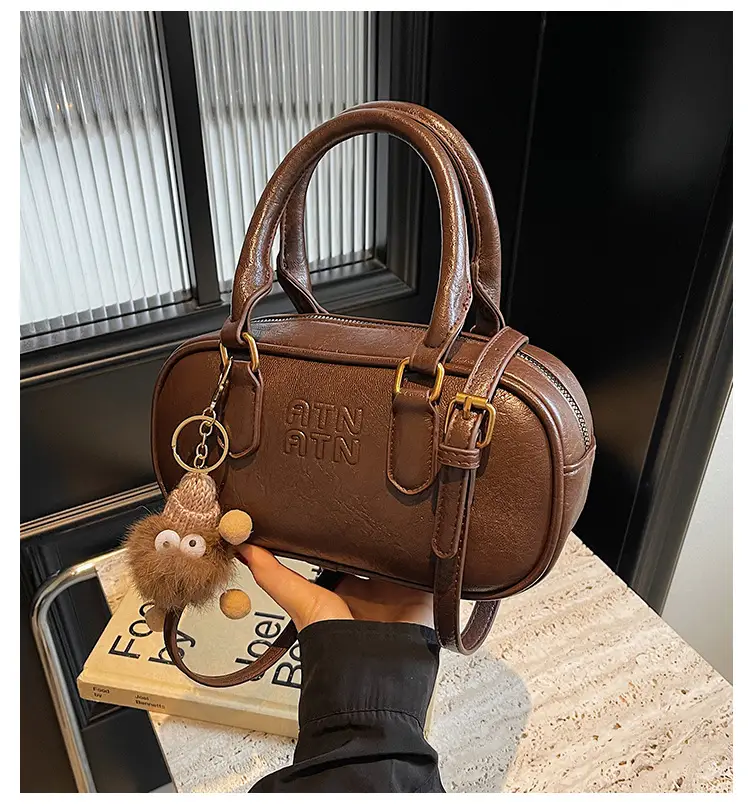 Vintage Black Shoulder Crossbody Bag for Women 2024 — feature 1