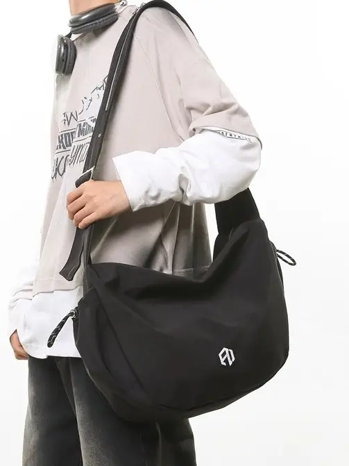 Huaer & Young Jiang Shuying Black Messenger Bag Large Capacity - Image 8