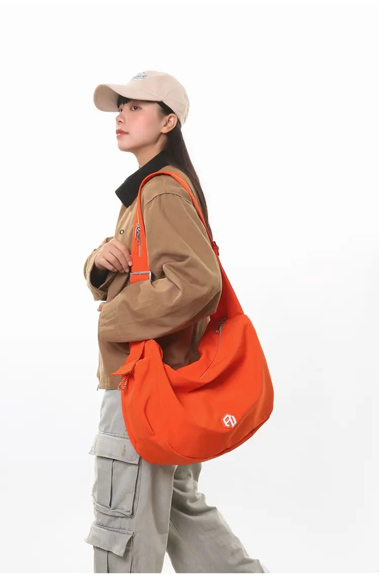 Huaer & Young Jiang Shuying Black Messenger Bag Large Capacity — feature 13