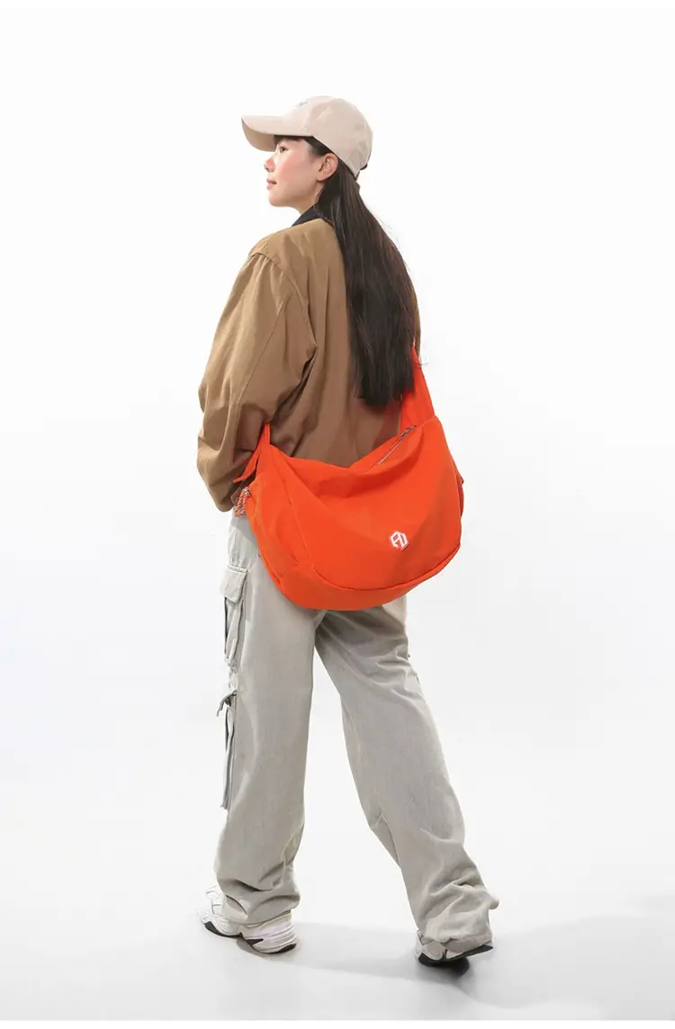 Huaer & Young Jiang Shuying Black Messenger Bag Large Capacity — feature 14