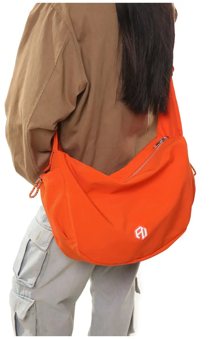 Huaer & Young Jiang Shuying Black Messenger Bag Large Capacity — feature 15