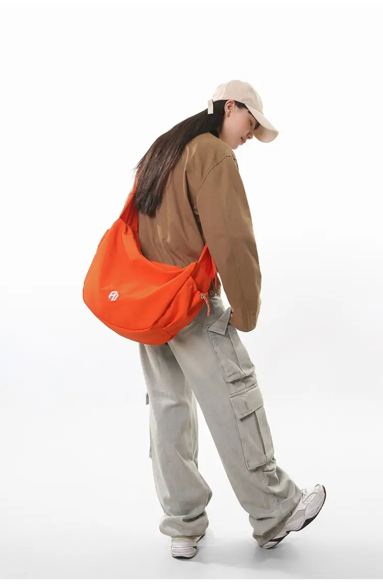 Huaer & Young Jiang Shuying Black Messenger Bag Large Capacity — feature 16