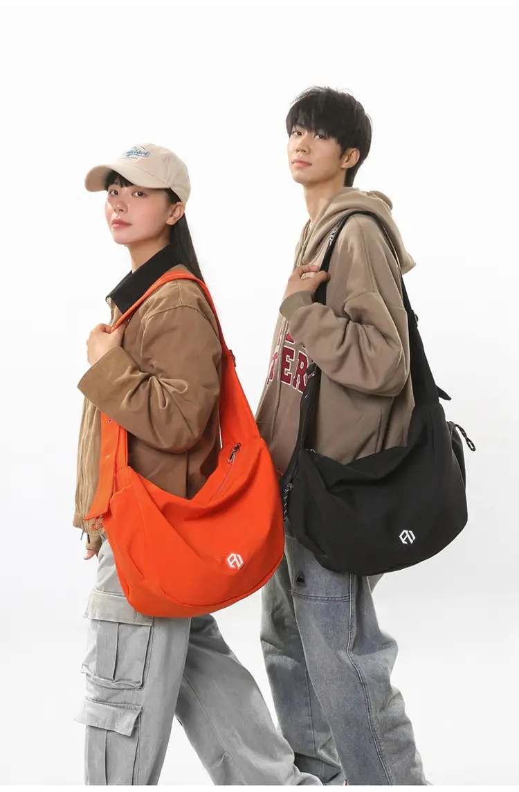 Huaer & Young Jiang Shuying Black Messenger Bag Large Capacity — feature 17