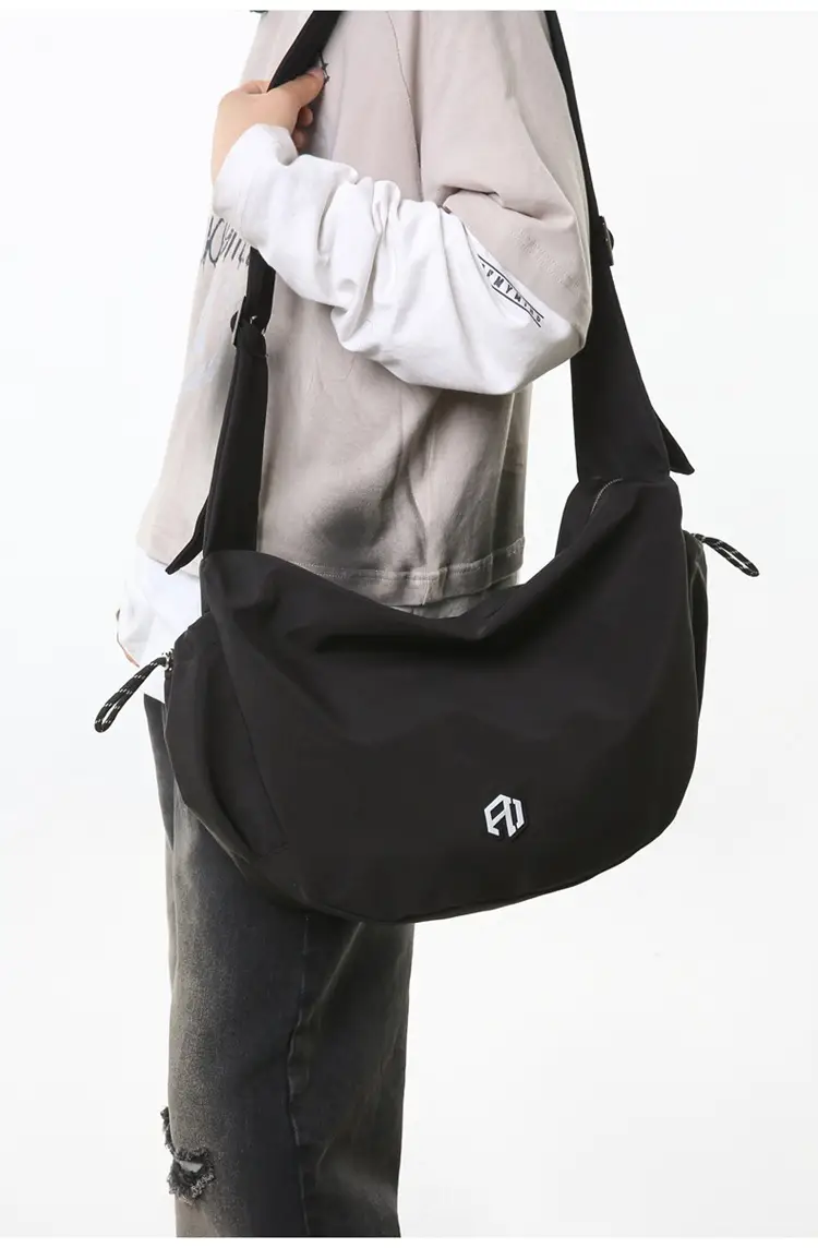 Huaer & Young Jiang Shuying Black Messenger Bag Large Capacity — feature 19