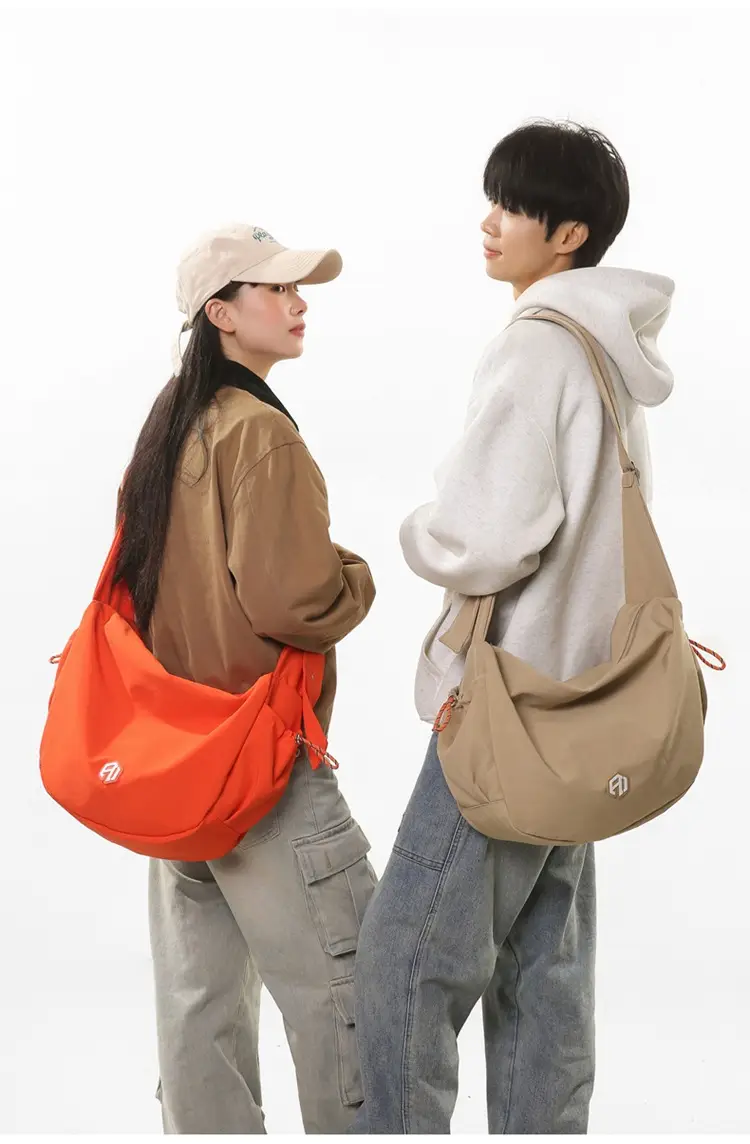 Huaer & Young Jiang Shuying Black Messenger Bag Large Capacity — feature 23