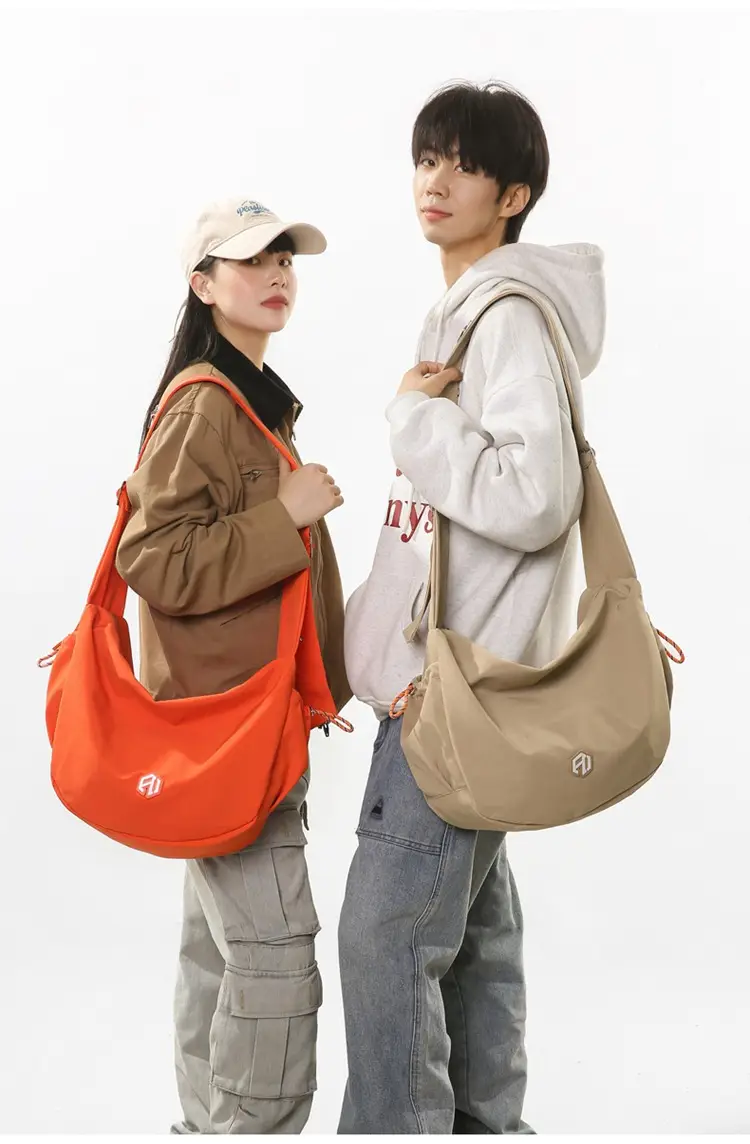 Huaer & Young Jiang Shuying Black Messenger Bag Large Capacity — feature 24