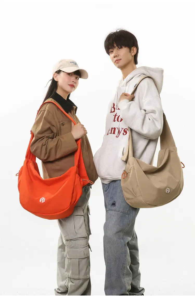 Huaer & Young Jiang Shuying Black Messenger Bag Large Capacity — feature 25