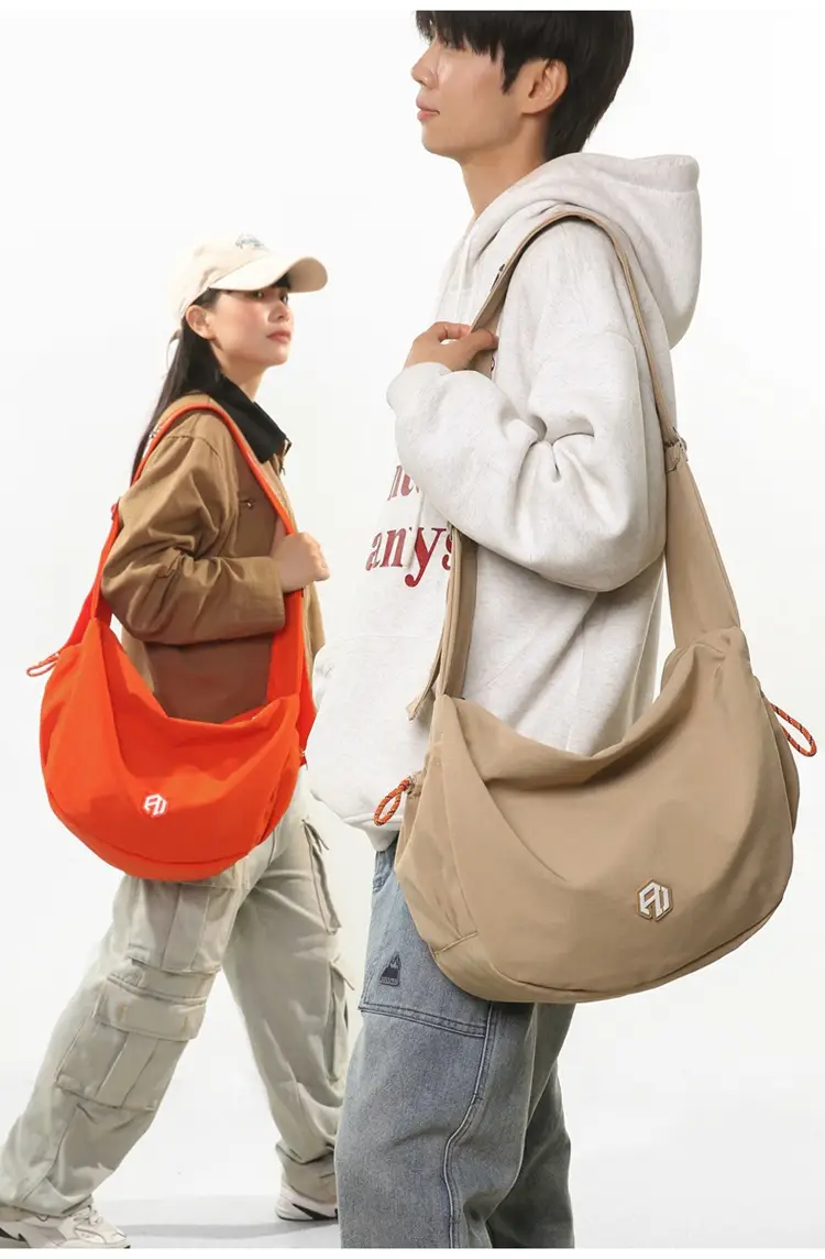 Huaer & Young Jiang Shuying Black Messenger Bag Large Capacity — feature 26
