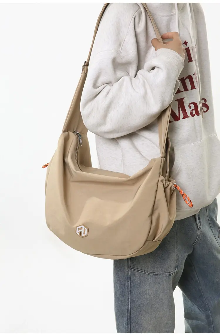 Huaer & Young Jiang Shuying Black Messenger Bag Large Capacity — feature 28