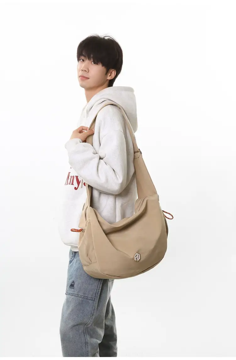 Huaer & Young Jiang Shuying Black Messenger Bag Large Capacity — feature 29