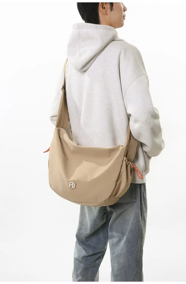 Huaer & Young Jiang Shuying Black Messenger Bag Large Capacity — feature 31