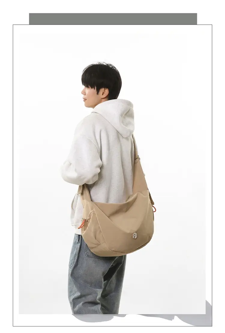 Huaer & Young Jiang Shuying Black Messenger Bag Large Capacity — feature 7