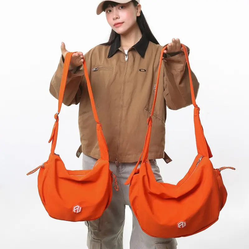 Huaer & Young Jiang Shuying Black Messenger Bag Large Capacity - Image 2