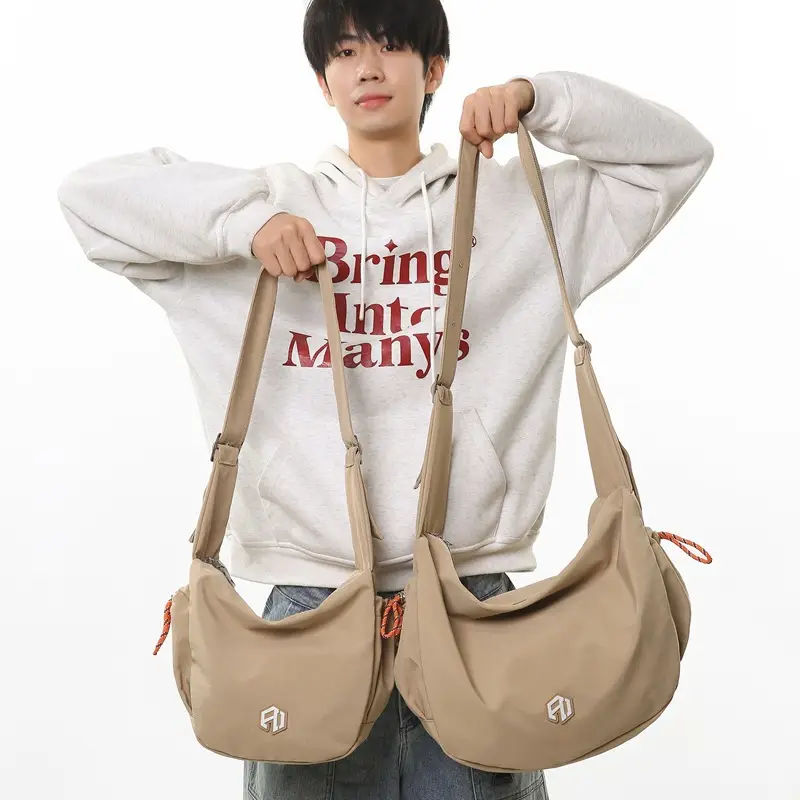 Huaer & Young Jiang Shuying Black Messenger Bag Large Capacity - Image 3