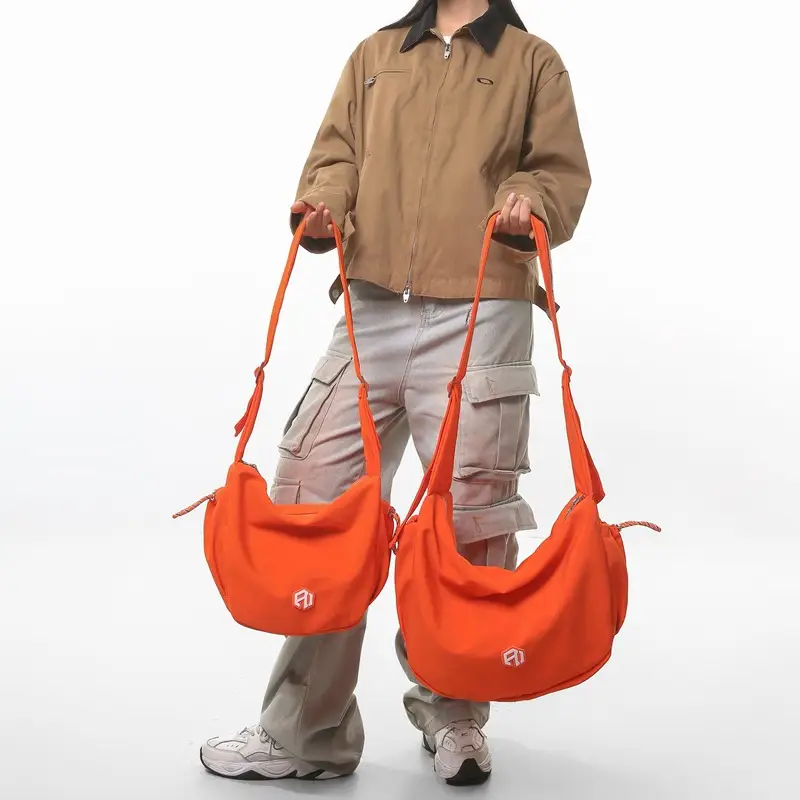 Huaer & Young Jiang Shuying Black Messenger Bag Large Capacity - Image 5