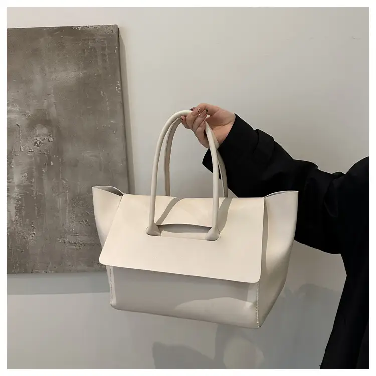 Retro Style Women's Shoulder Bag Cream 2024 — feature 11
