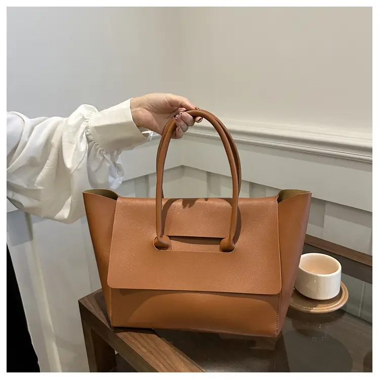 Retro Style Women's Shoulder Bag Cream 2024 — feature 14