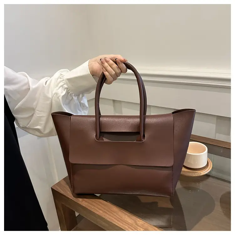 Retro Style Women's Shoulder Bag Cream 2024 — feature 17