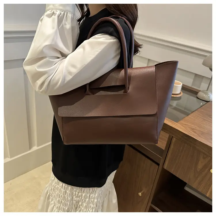 Retro Style Women's Shoulder Bag Cream 2024 — feature 19