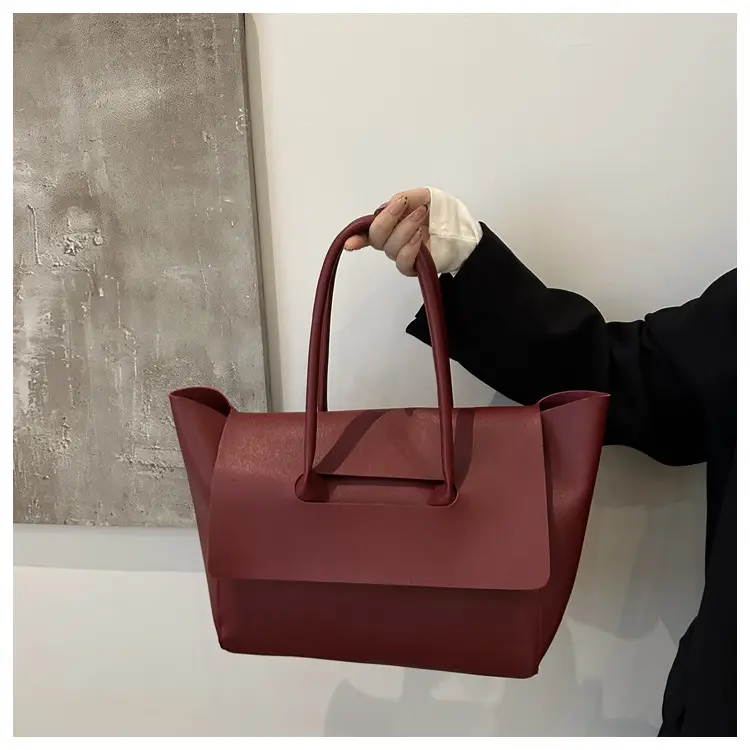 Retro Style Women's Shoulder Bag Cream 2024 — feature 8