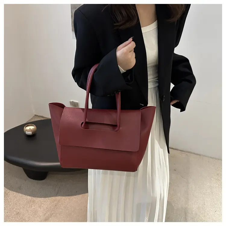 Retro Style Women's Shoulder Bag Cream 2024 — feature 9