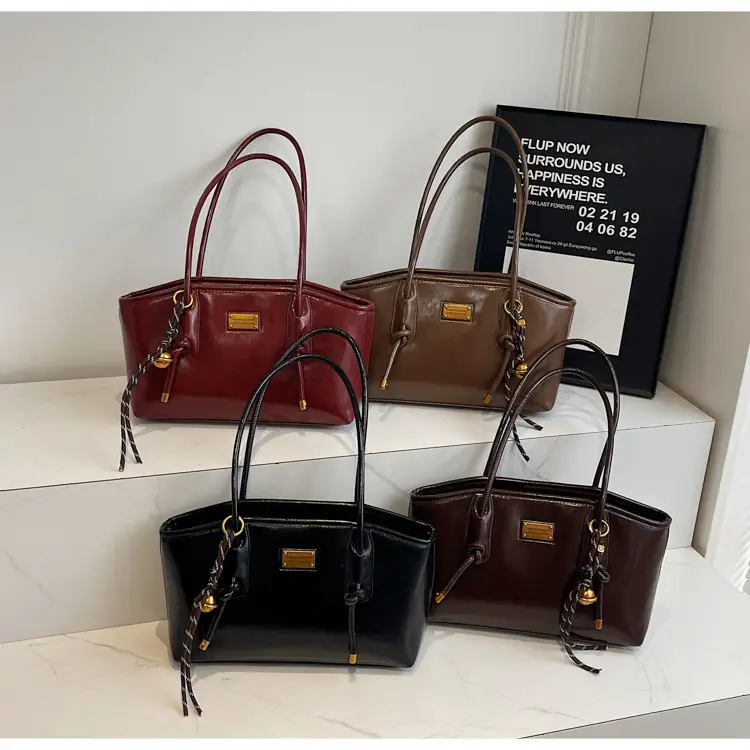 Black Crossbody Bag Women Autumn Winter 2024 — feature 1