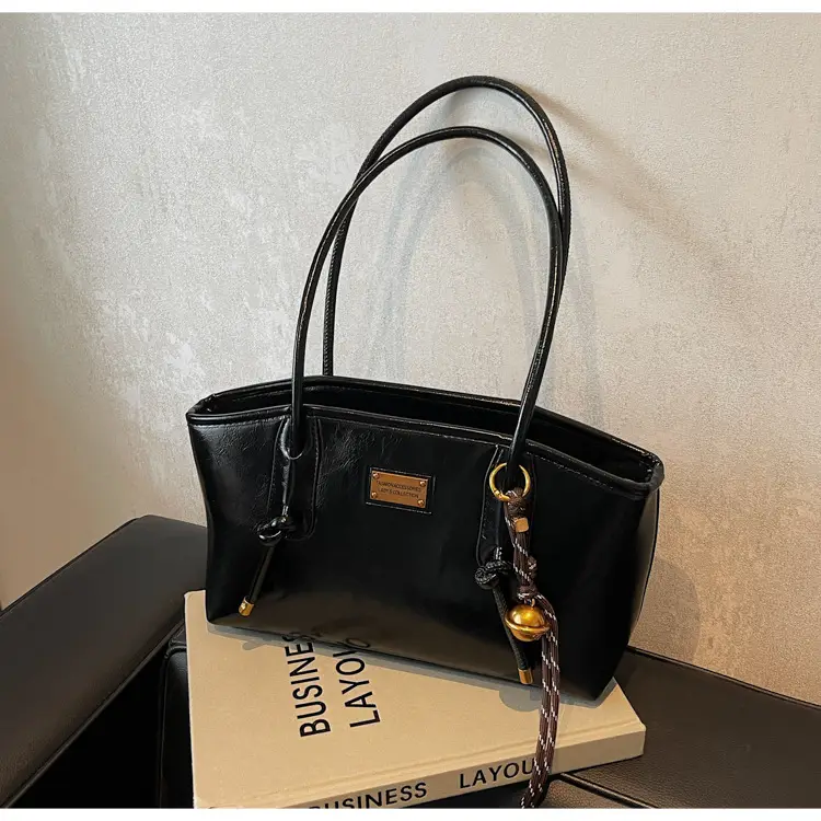 Black Crossbody Bag Women Autumn Winter 2024 — feature 15
