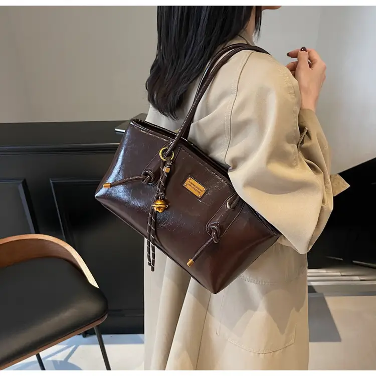 Black Crossbody Bag Women Autumn Winter 2024 — feature 20