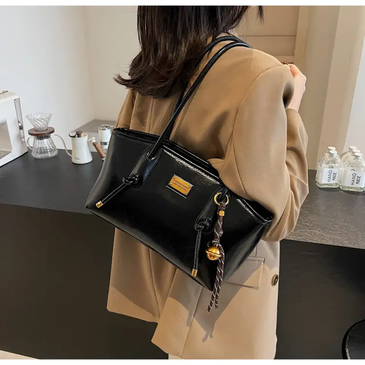 Black Crossbody Bag Women Autumn Winter 2024 — feature 28