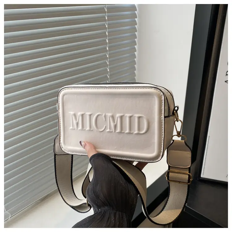 Mic'love Letter Printed Shoulder Bag Beige 2024 — feature 11
