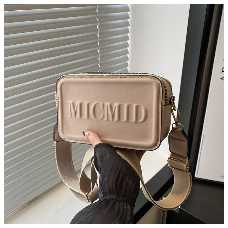 Mic'love Letter Printed Shoulder Bag Beige 2024 — feature 9