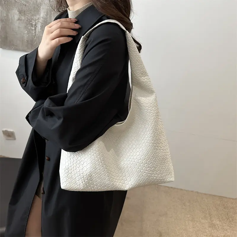 Red Underarm Bag Women 2024 Winter Fashion - Image 9