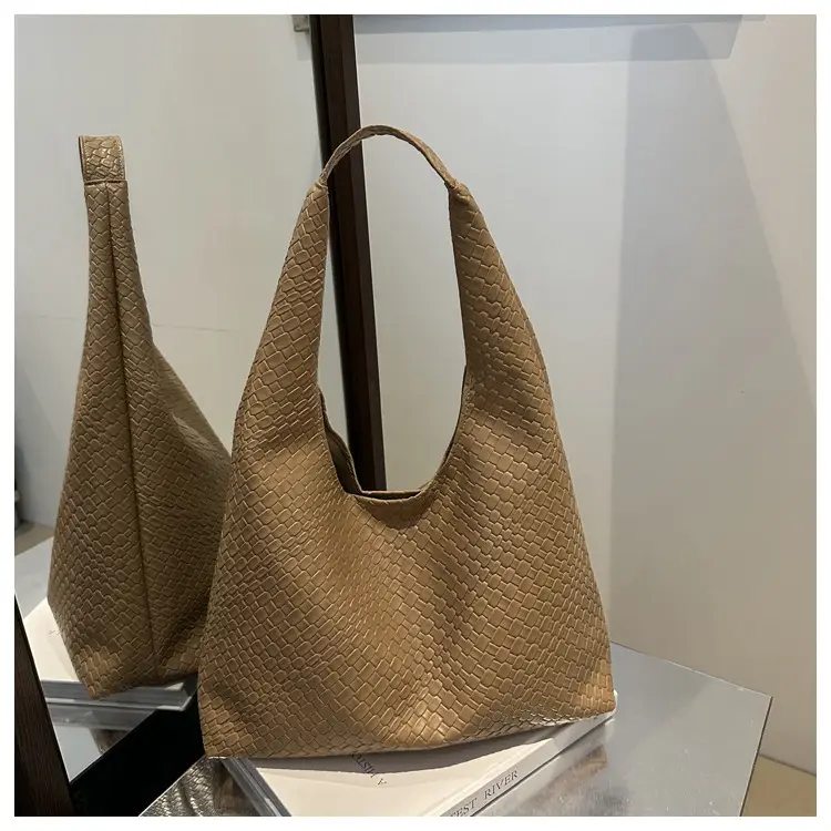 Red Underarm Bag Women 2024 Winter Fashion — feature 10