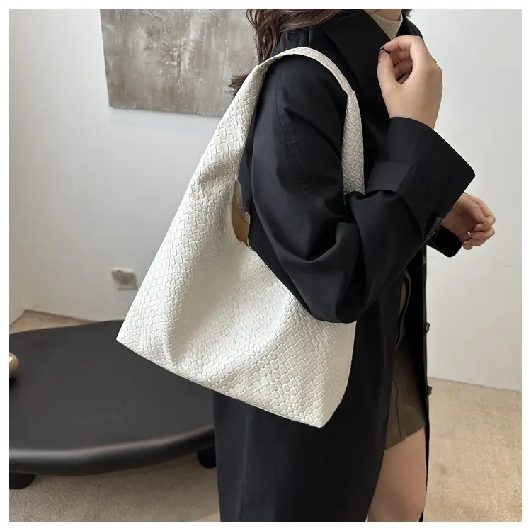 Red Underarm Bag Women 2024 Winter Fashion — feature 19