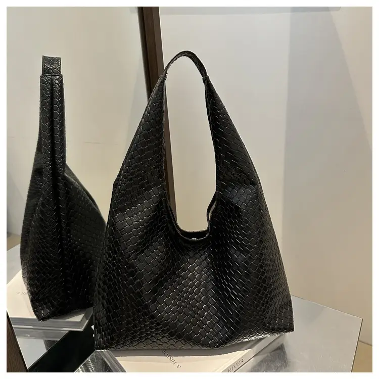 Red Underarm Bag Women 2024 Winter Fashion — feature 8