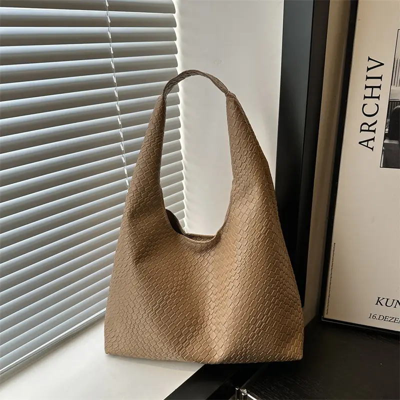 Red Underarm Bag Women 2024 Winter Fashion - Image 2