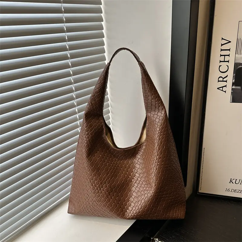 Red Underarm Bag Women 2024 Winter Fashion - Image 4