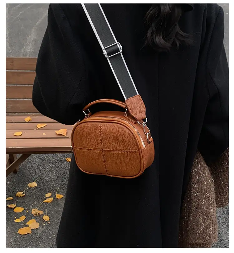 2024 New Jersey Cowhide Shoulder Crossbody Bag — feature 1