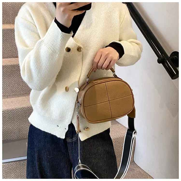 2024 New Jersey Cowhide Shoulder Crossbody Bag — feature 17