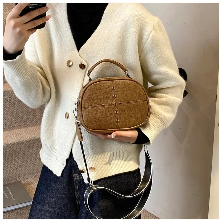 2024 New Jersey Cowhide Shoulder Crossbody Bag — feature 18