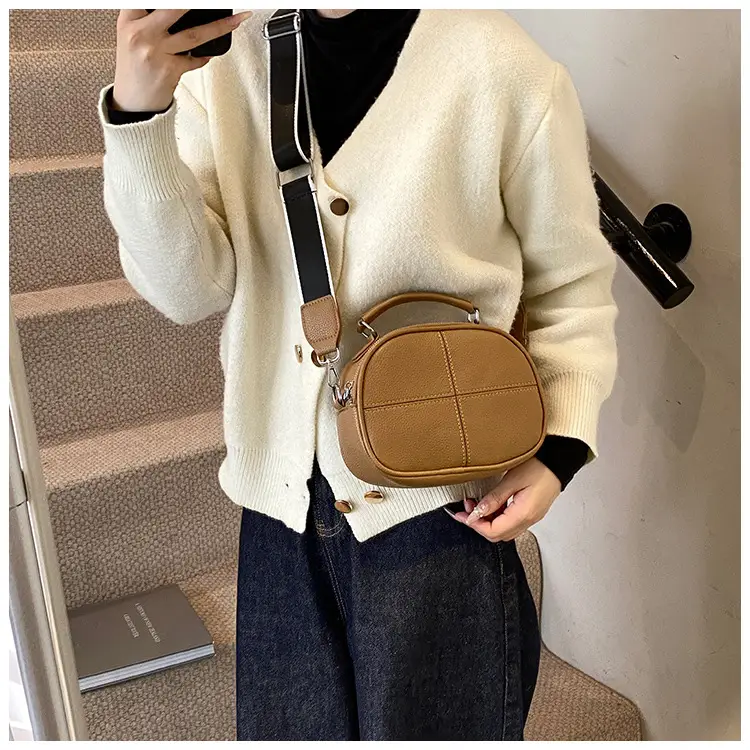 2024 New Jersey Cowhide Shoulder Crossbody Bag — feature 19