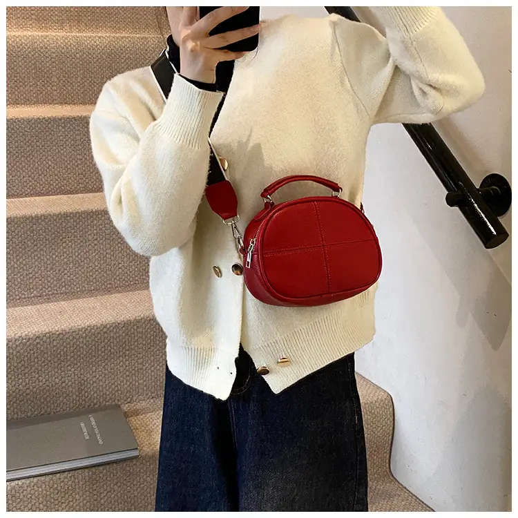 2024 New Jersey Cowhide Shoulder Crossbody Bag — feature 23