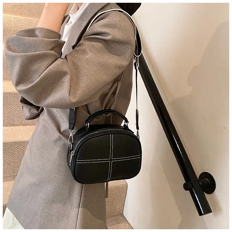 2024 New Jersey Cowhide Shoulder Crossbody Bag — feature 39
