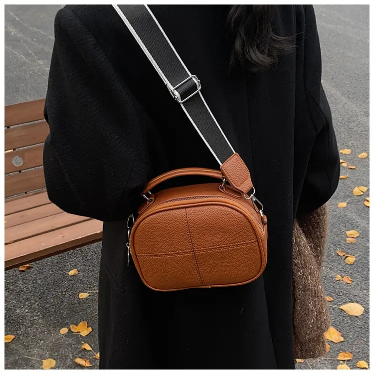 2024 New Jersey Cowhide Shoulder Crossbody Bag — feature 42